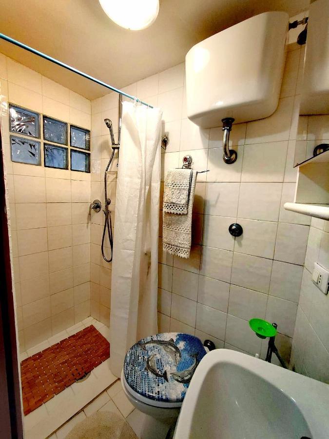 La Casa In Piazza Apartment Toffia Bagian luar foto