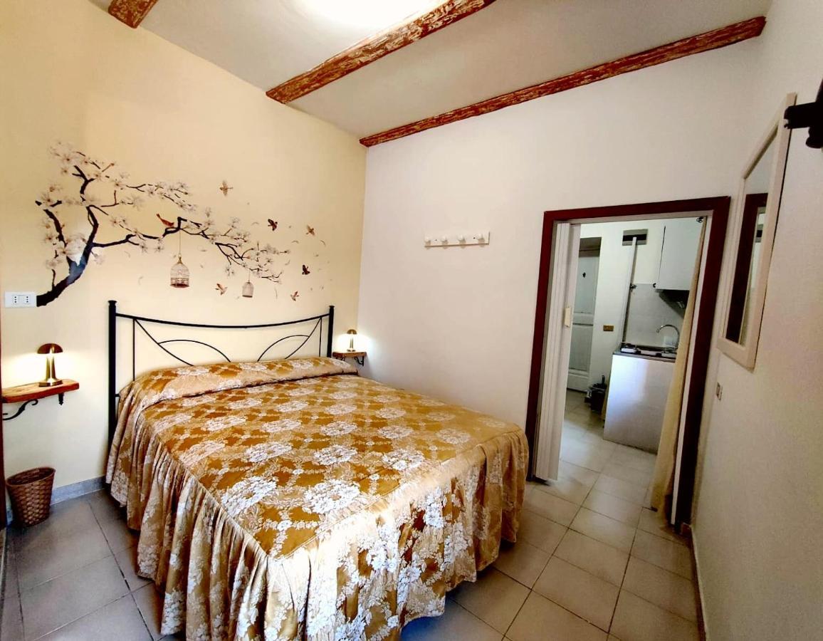 La Casa In Piazza Apartment Toffia Bagian luar foto