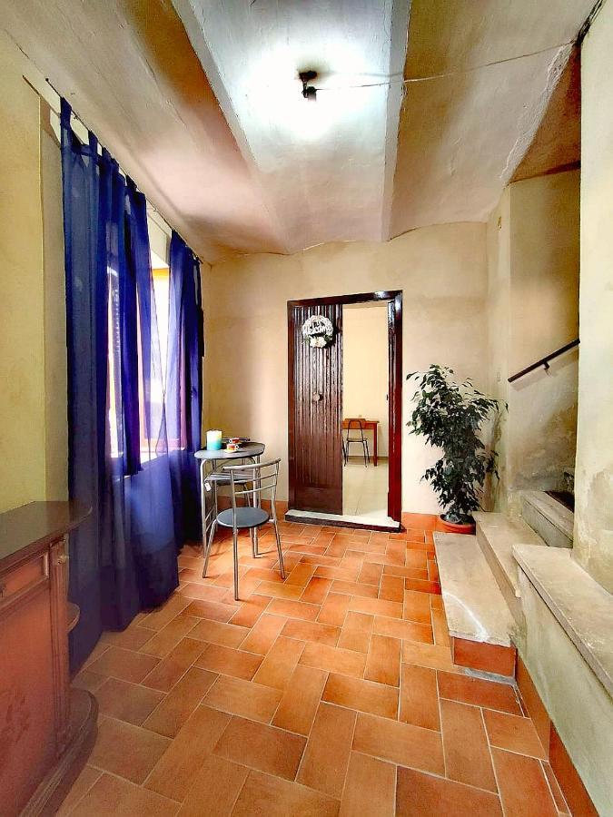 La Casa In Piazza Apartment Toffia Bagian luar foto