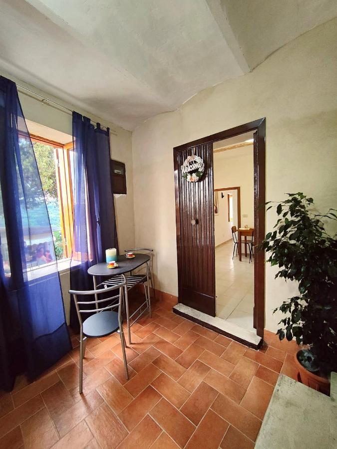 La Casa In Piazza Apartment Toffia Bagian luar foto