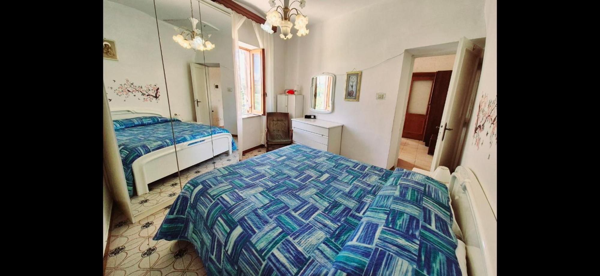 La Casa In Piazza Apartment Toffia Bagian luar foto