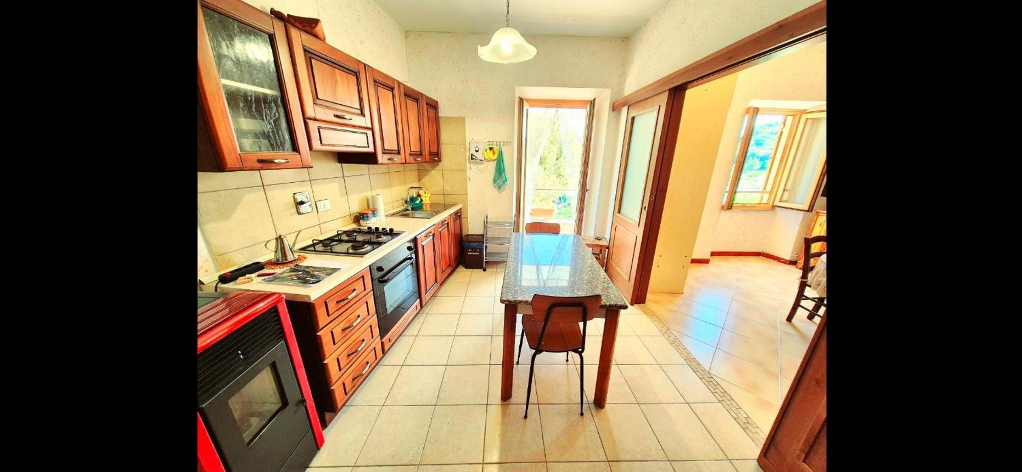 La Casa In Piazza Apartment Toffia Bagian luar foto