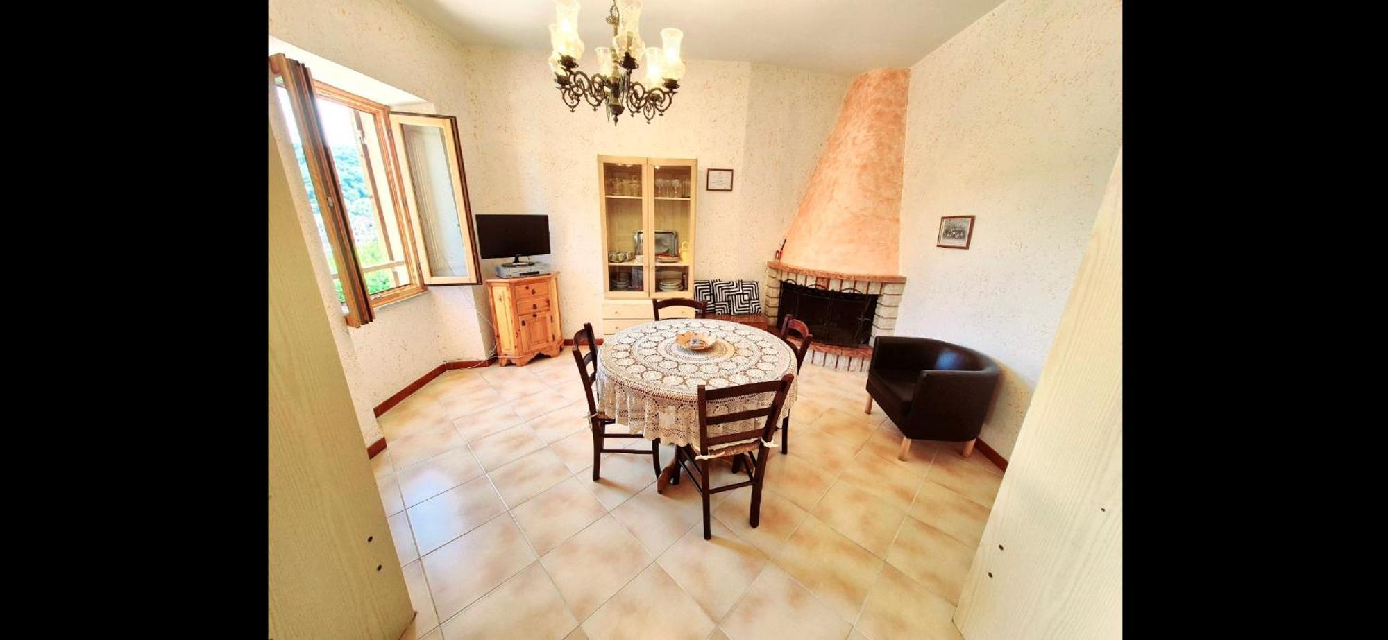 La Casa In Piazza Apartment Toffia Bagian luar foto