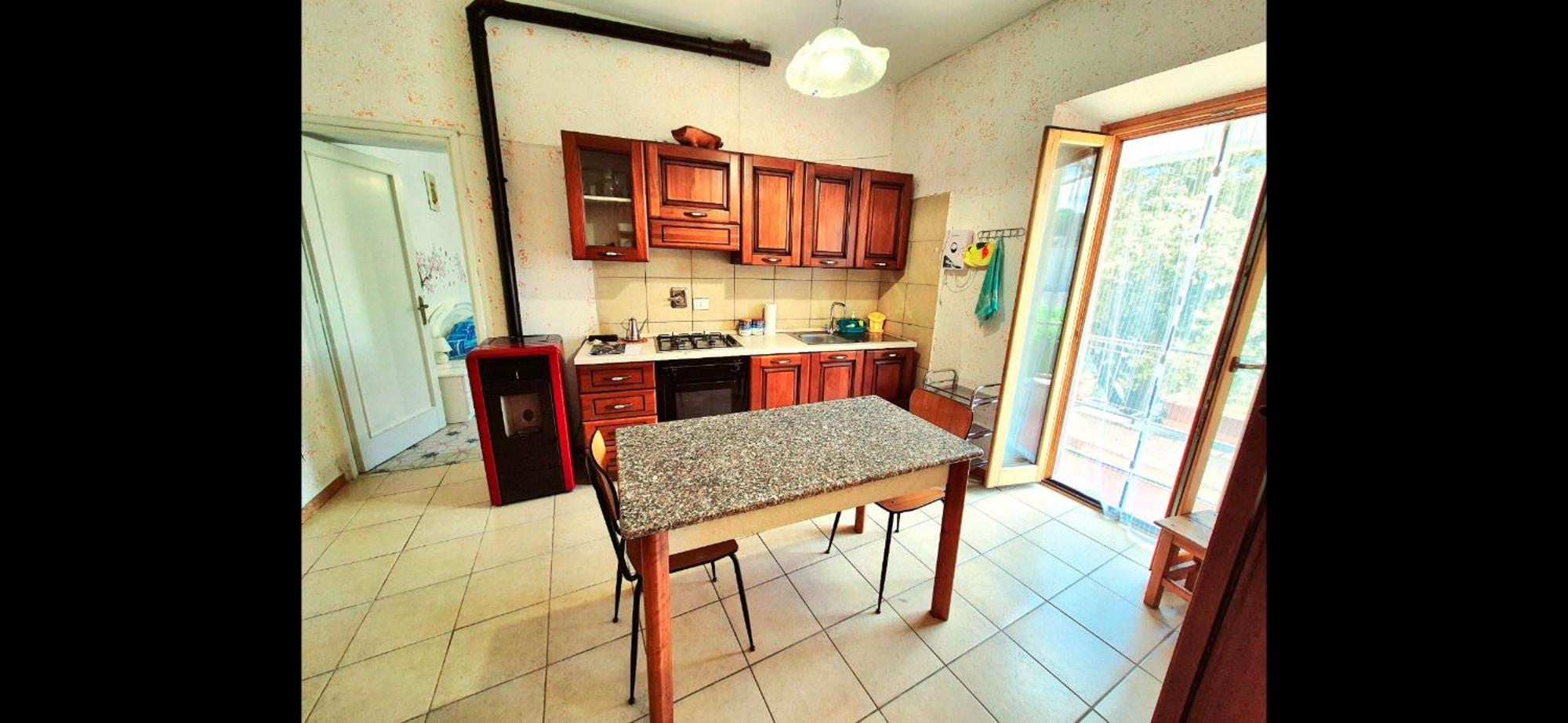 La Casa In Piazza Apartment Toffia Bagian luar foto