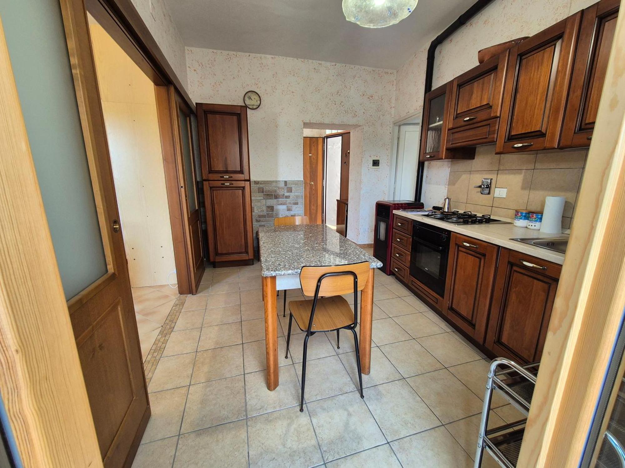 La Casa In Piazza Apartment Toffia Bagian luar foto